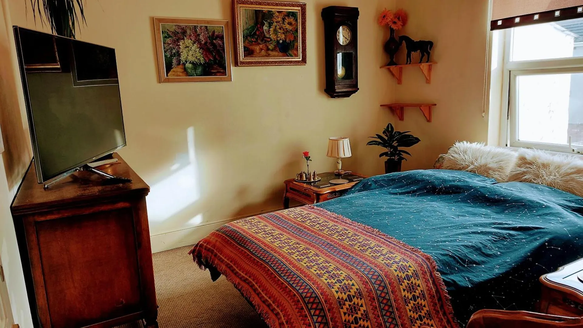 Racecourse Room In Cheltenham With Bathroom Access. 0*,  United Kingdom